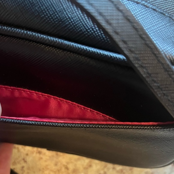 Victoria Secret Crossbody Cross Body Zipper Bag W/ Tassel - Picture 6 of 13